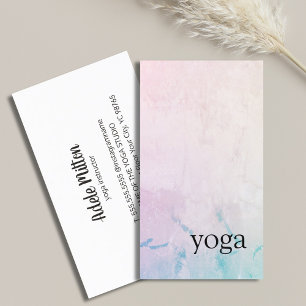Tarjeta De Visita Instructor de yoga minimalista elegante en pasto c
