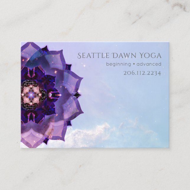 Tarjeta De Visita Instructor de yoga moderno Purple Lotus Mandala (Anverso)