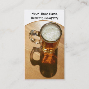Tarjeta De Visita La cerveza en la taza para la cervecería o elabora