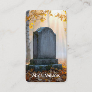 Tarjeta De Visita Lápida en un cementerio de otoño brumoso