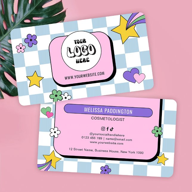 Tarjeta De Visita Logo de moda Groovy Salón retro de estilo hairstyl (Trendy groovy pink + blue business cards with retro font and pink checkered background and your logo)