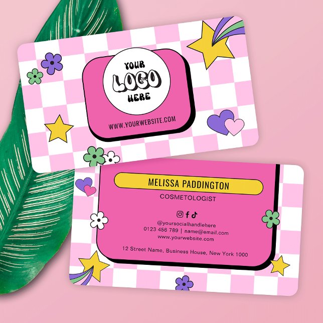 Tarjeta De Visita Logo Groovy retro rosado con salón de uñas (Trendy groovy pink business cards with retro font and pink checkered background and your logo)