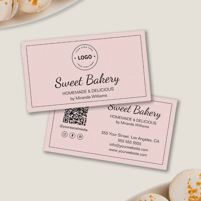 Tarjeta De Visita Logo rosa moderno QR Iconos de medios sociales (Bakery Pink Modern Logo QR Social Media Icons Business Card)
