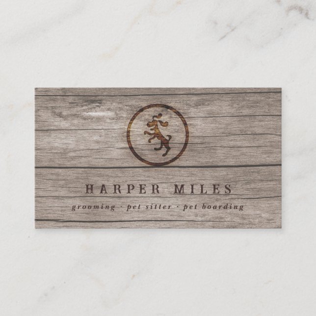Tarjeta De Visita logo rústico de perro feliz grabado en madera (Anverso)