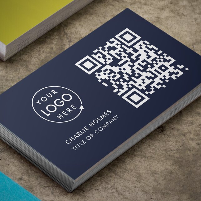 Tarjeta De Visita Logotipo comercial del código QR | Navy Profesiona (Navy blue QR code business card by Guava, perfect for modern professionals and small businesses)