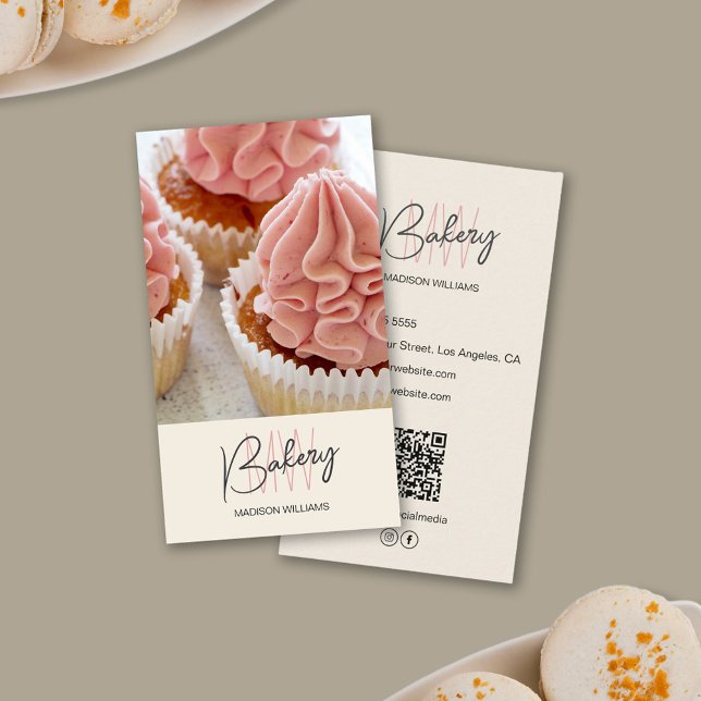 Tarjeta De Visita Logotipo de panadería Personalizado Foto QR Cream (Bakery Monogram Logo Custom Photo QR Cream Business Card)