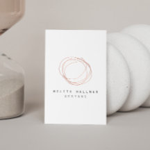 Logotipo mínimo de escrúpulos del diseñador en oro