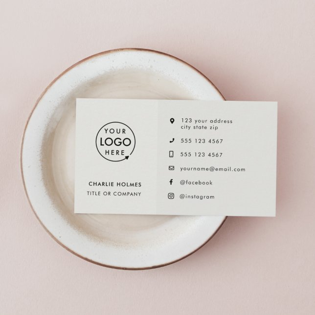 Tarjeta De Visita Logotipo moderno | Iconos profesionales de medios  (A versatile gray business card design perfect for any brand or professional)