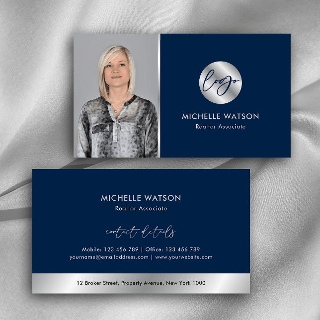 Tarjeta De Visita Logotipo Navy & Silver Noticiero inmobiliario mode (Modern navy and silver photo business cards with metallic chrome effects and dark blue background)