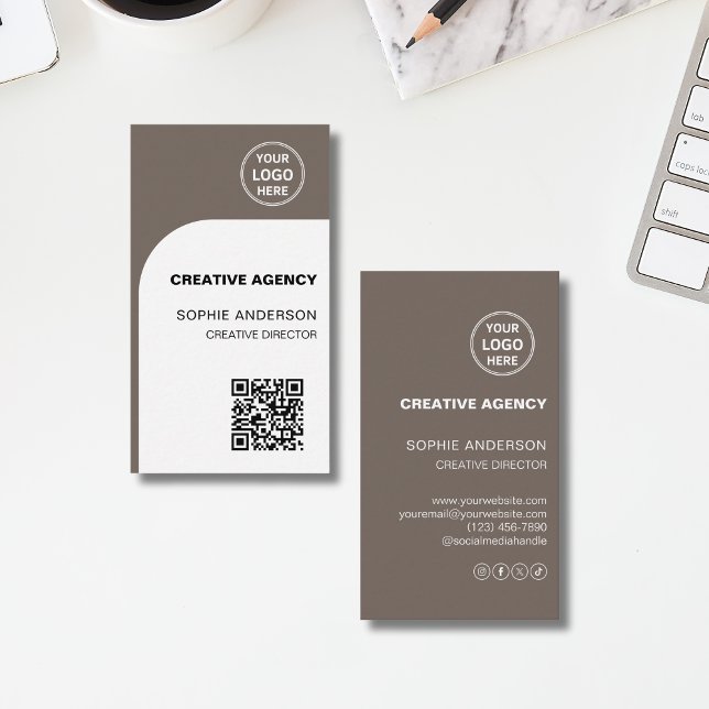 Tarjeta De Visita Logotipo personalizado moderno QR Agencia Creativa (Modern Custom Logo QR Creative Agency Taupe Business Card)