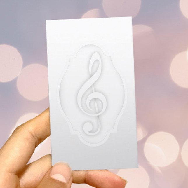 Tarjeta De Visita Maestra de Música Elegante White Treble Clef Music (Subido por el creador)