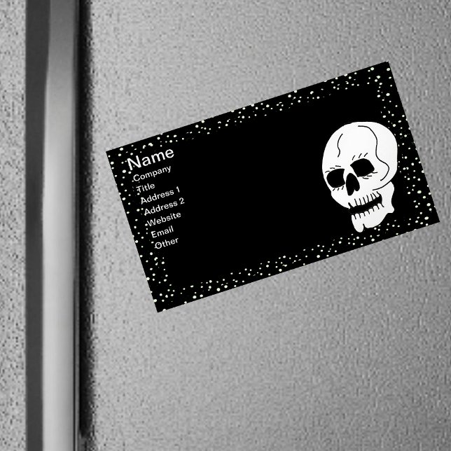 Tarjeta De Visita Magnética Gótico Halloween de la Calavera Clásica Blanca (White skull with white polka dot border on black magnetic business card.)