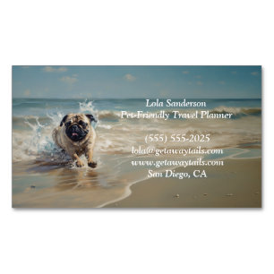 Tarjeta De Visita Magnética Pug feliz en el personalizable de la playa