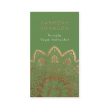 Mandala dorada sobre yoga verde