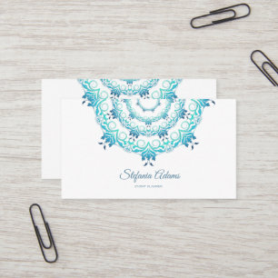 Tarjeta De Visita mandala verde azulada étnica. Texto