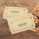 Tarjeta De Visita Marco retro-epemera vintage<br><div class="desc">Deje que sus cartas reflejen su carácter y compañía eligiendo nuestra tarjeta de visita rústica de estilo retro. Tanto si es dueño de un negocio vintage de ropa, de una tienda de artesanías, de una panadería o de una vinoteca, o simplemente si le gusta la breve moda de este diseño,...</div>
