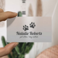 Mascota Sitting Dog Paws Logo Plata Clásica
