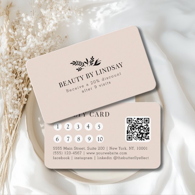 Tarjeta De Visita Minimal Beige Botanical Salon QR-Code Loyalty (Minimal Beige-Blush Botanical Salon QR-Code Loyalty Business Card)