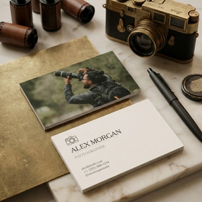Tarjeta De Visita Minimalist Warm Sand Camera Logo Photographer  (Minimalist Warm Sand Camera Logo Photographer Business Card)