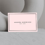 Tarjeta De Visita Minimalista Boutique de lujo rosa/negro<br><div class="desc">Un diseño elegante y refinado eleva el nombre o el nombre de la empresa a través de un estilo minimalista y moderno. El delgado borde negro se basa en un fondo rosa para dar un toque de lujo a esta clásica plantilla de diseño de tarjetas de visita. © 1201AM CREATIVE...</div>