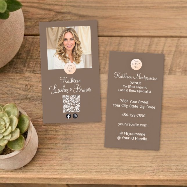 Tarjeta De Visita Mocha Brown Logo QR Code Photo Lashes and Brows (Subido por el creador)