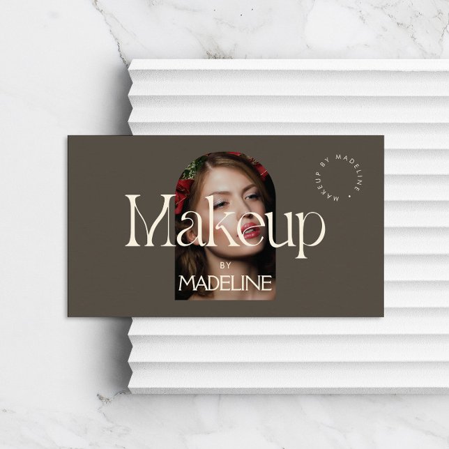 Tarjeta De Visita Moda Editorial Textos maquillaje Marfil/Marrón (Subido por el creador)