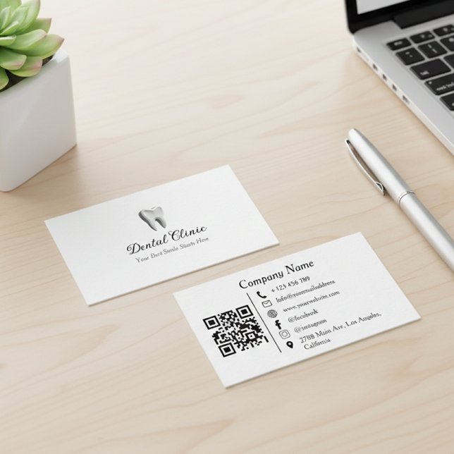 Tarjeta De Visita Modern Dental Clinic Logo QR Code  (Subido por el creador)