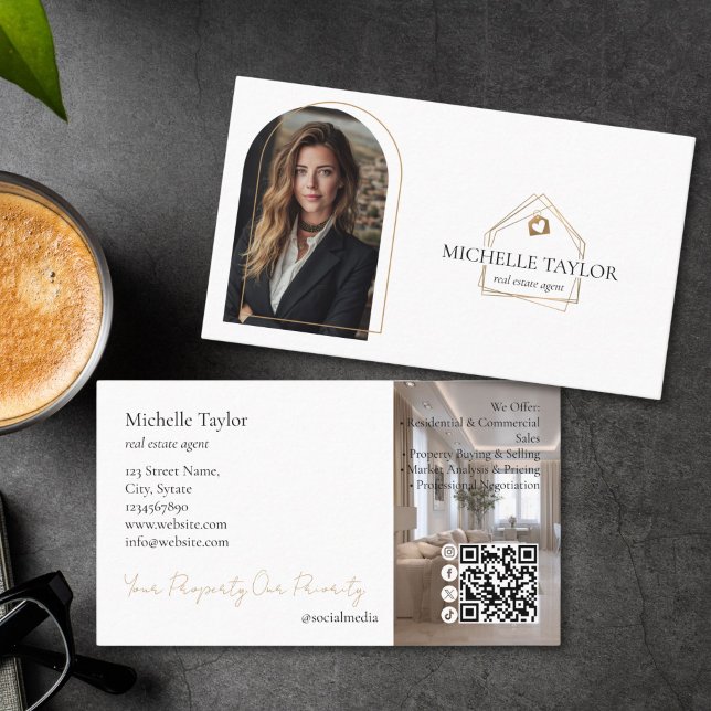 Tarjeta De Visita Modern Elegant Real Estate Realtor Photo Gold (elegant gold house logo for real estate agents, business card with an arched frame photo and QR code)