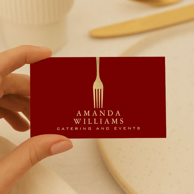 Tarjeta De Visita Modern Faux Gold Fork Catering Logo on Red (Subido por el creador)