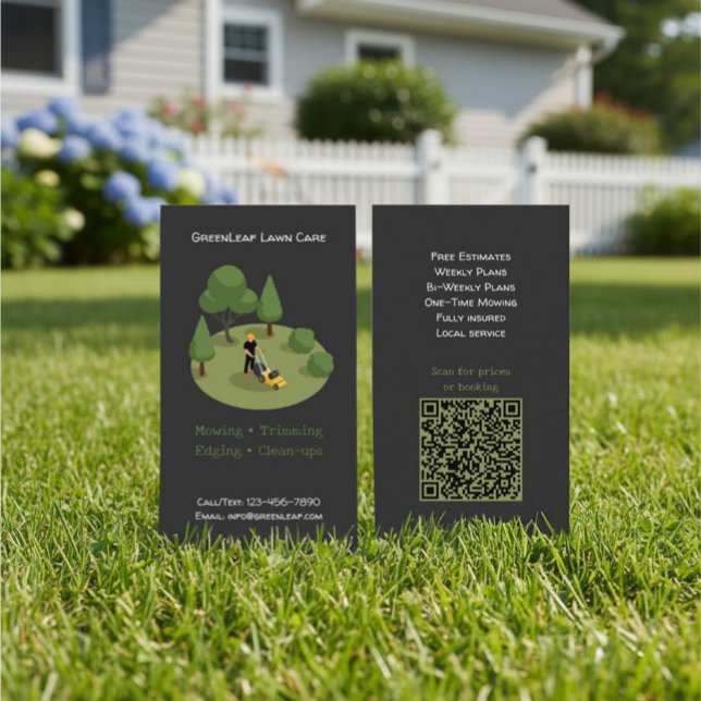 Tarjeta De Visita Modern Lawn Mowing Service Business Card with QR  (Subido por el creador)