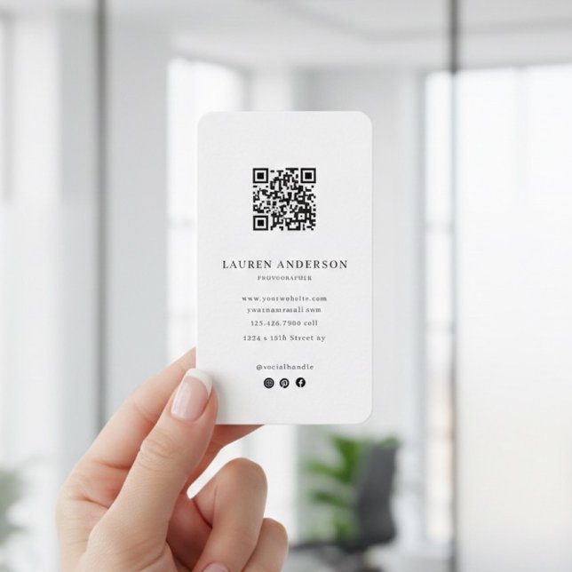 Tarjeta De Visita Modern Minimalist Business Card with QR Code  (Subido por el creador)