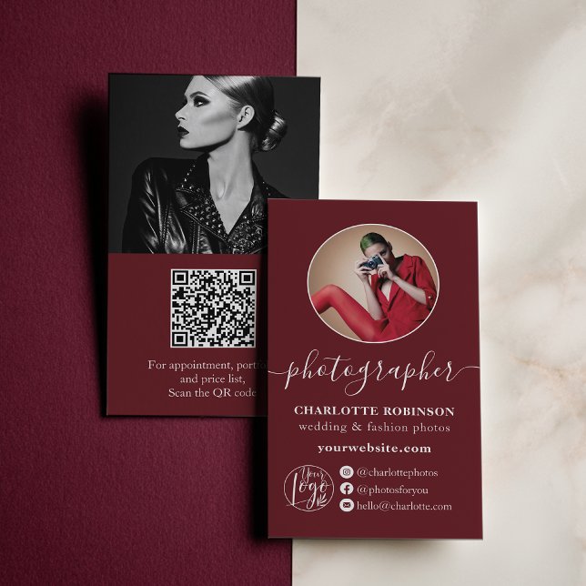 Tarjeta De Visita Modern red burgundy photo qr logo photographer (Modern red burgundy photo qr logo photographer business card)