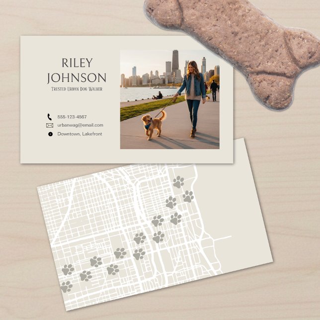 Tarjeta De Visita Modern Urban Dog Walker Business Card (Subido por el creador)