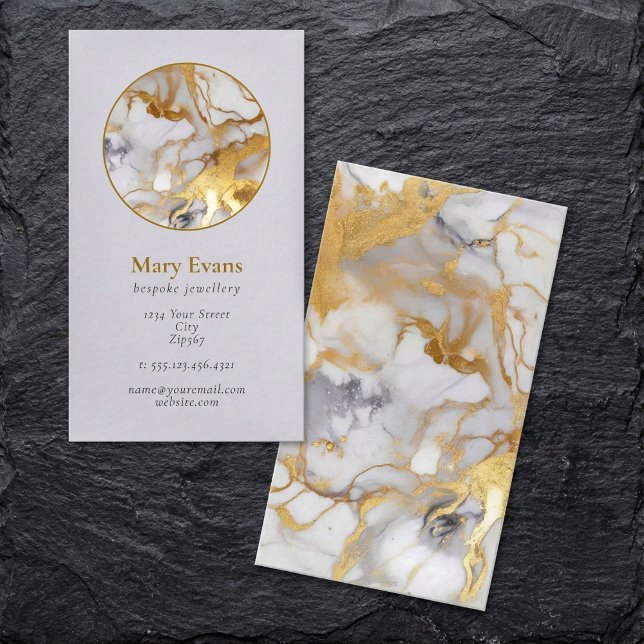 Tarjeta de visita moderna con efecto de mármol bla (White and gold marble effect modern business card.)