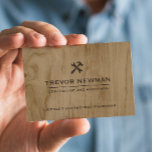 Tarjeta De Visita Moderna Construcción Handyman Carpenter Tools Made<br><div class="desc">Una tarjeta profesional y atractiva diseñada para servicios de reparación, renovación y fontanería, con herramientas de carpintería en marrón oscuro sobre una textura de madera clara. Esta tarjeta de visita combina un diseño rústico y profesional con información práctica, lo que lo convierte en una herramienta perfecta para dejar una impresión...</div>