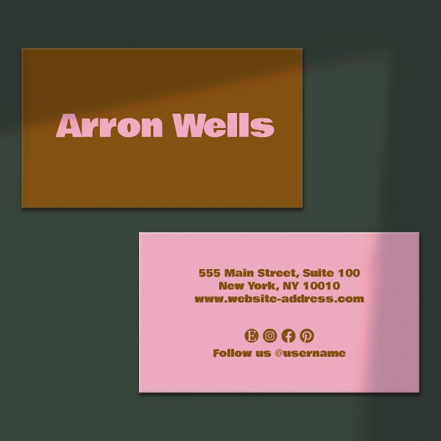 Tarjeta De Visita Moderna negrita Typografía Brown Profesional (light pink bold retro typography on brown background - social media icons on backside)
