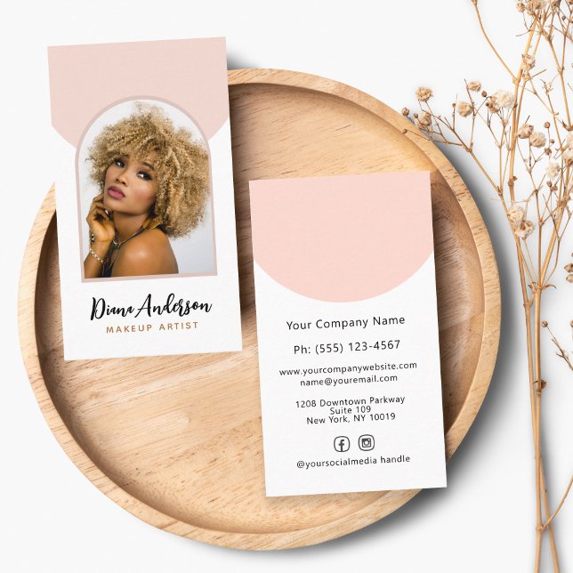 Tarjeta De Visita Moderno Arco fotográfico maquillan industria de be (This simple feminine business card with a modern arch photo is great for the beauty industry.)