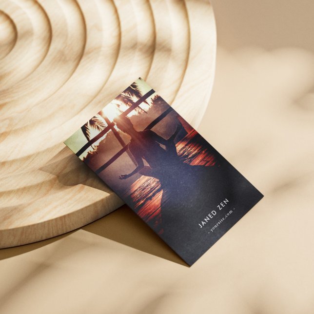 Tarjeta De Visita Moderno instructor de yoga Wellness Monograma Qr (Subido por el creador)