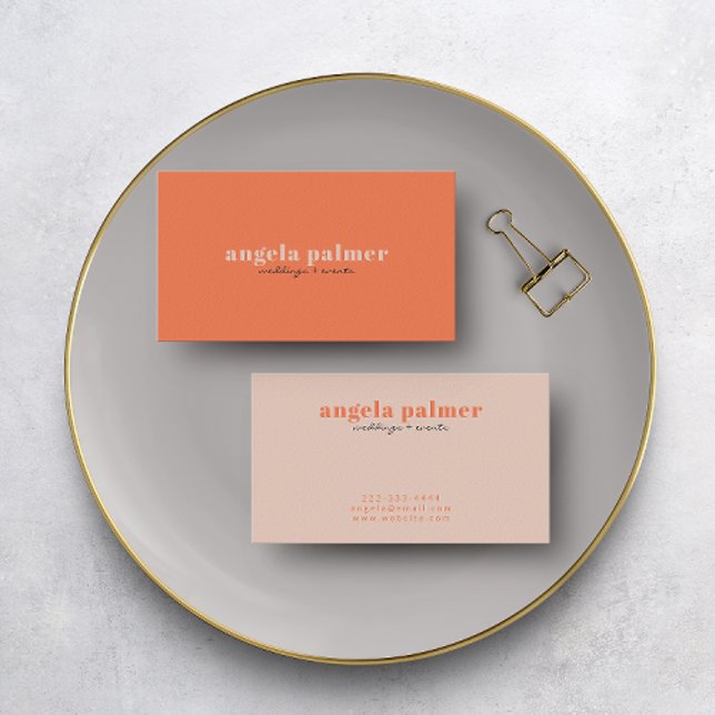 Tarjeta De Visita Moderno Meets Classic: Destacar con audacia (A stylish orange and champagne pink business card.)