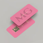 Tarjeta De Visita Moderno Monograma rosa elegante profesional<br><div class="desc">Para los profesionales que buscan una tarjeta de visita minimalista y elegante, el diseño de medios sociales monograma rosa elegante QR Code es la elección perfecta. Con un texto dorado claro y un estilo estético de escritura a mano para tu nombre, junto con un monograma más oscuro para tus iniciales,...</div>