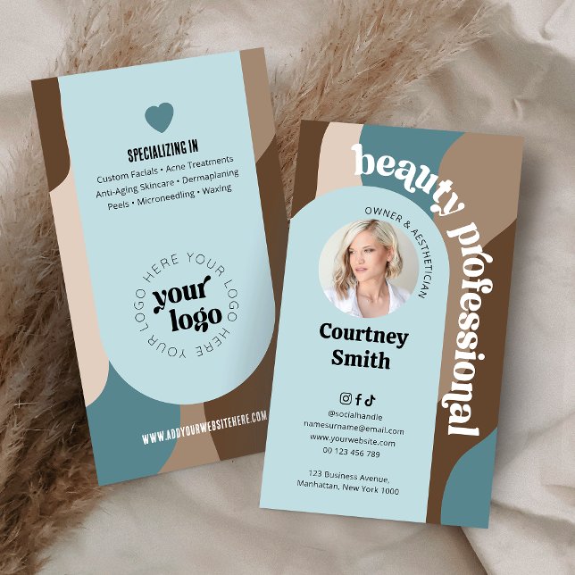 Tarjeta De Visita Moderno Retro Azul & Beige Makeup Spa Salón De Bel (Modern retro beauty salon business cards with your photo and logo featuring groovy fonts)