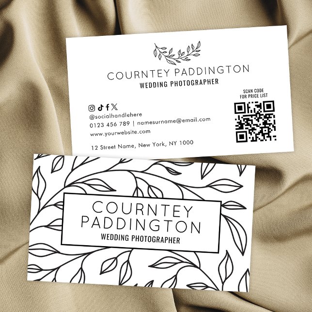 Tarjeta De Visita Moderno Salón de Belleza Floral Blanco y Negro Cód (Modern minimalist floral design business cards with custom QR code)