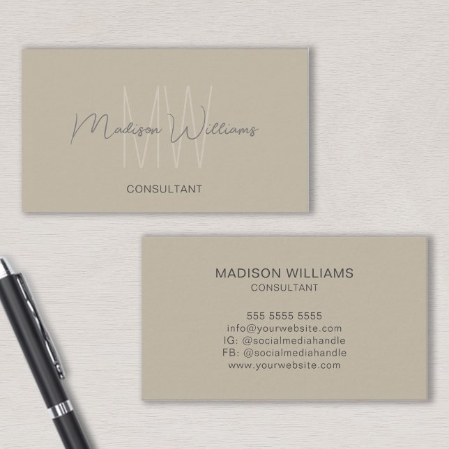 Tarjeta De Visita Monograma Consultor Beige con logotipo moderno (Monogram Modern Logo Beige Consultant Business Card)
