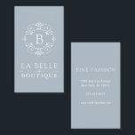 Tarjeta De Visita Monograma francés azul y blanco elegante<br><div class="desc">Una tarjeta de visita de inspiración europea en blanco y azul francés, esta tarjeta de visita personalizado tiene un marco de desplazamiento a mano estilo logo que rodea su monograma. Funciona bien para una boutique, peluquería, salón de uñas, spa, restaurante, diseñadores, industria de la moda, diseñador de joyas y otros...</div>