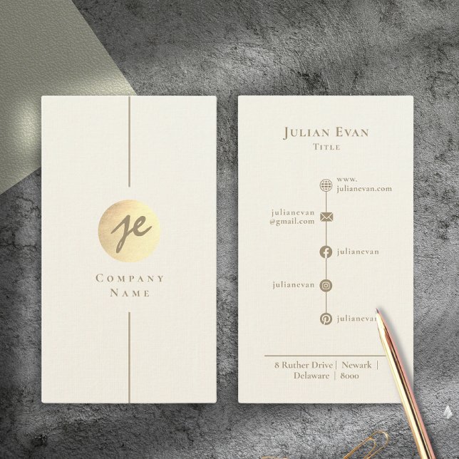 Tarjeta De Visita Monograma moderno de escritura crema blanca y dora (Modern Creamy White & Gold Luxe Script Monogram Business Card)