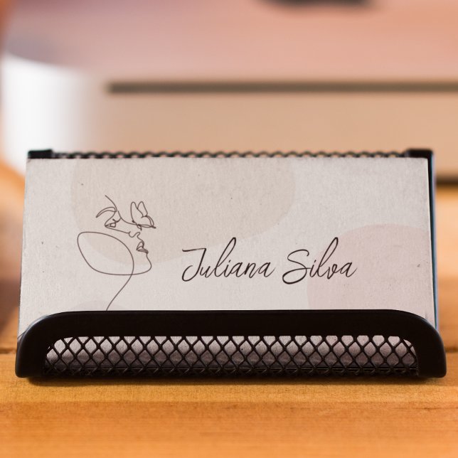 Tarjeta De Visita Mujer beige Salón de pelo Artista de maquillaje de (Subido por el creador)