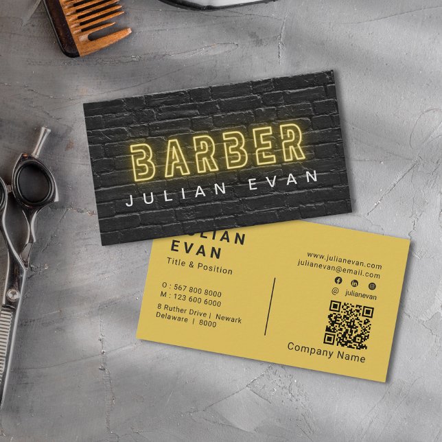 Tarjeta De Visita Muro de ladrillo negro rústico Barber de tipografí (Rustic Black Brick Wall Yellow Typography Barber Business Card)