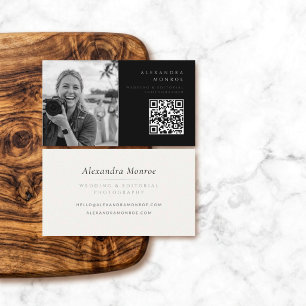 Tarjeta de visita negra y plateada con código QR p