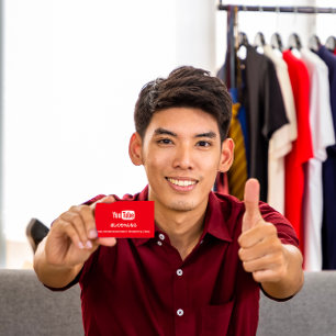 TARJETA DE VISITA NOMBRE DEL CANAL USTED TUBER LOGO QR CÓDIGO HOLOGR