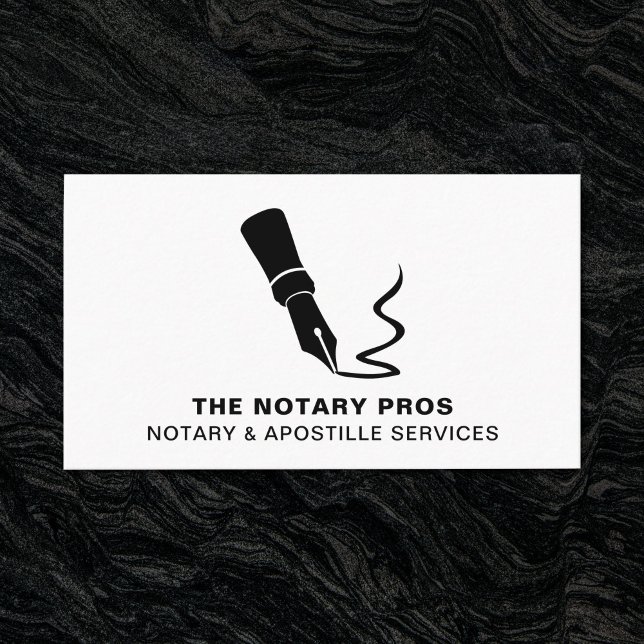 Tarjeta De Visita Notario Préstamo Público Firma Moderno Fuente Plum (Modern fountain pen business card for a Notary. Shown on a dark background.)